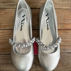 Nina Girl’s Silver Leather Kid’s Flat Dress Shoe Pearl Beaded Strap NEW Size 3M